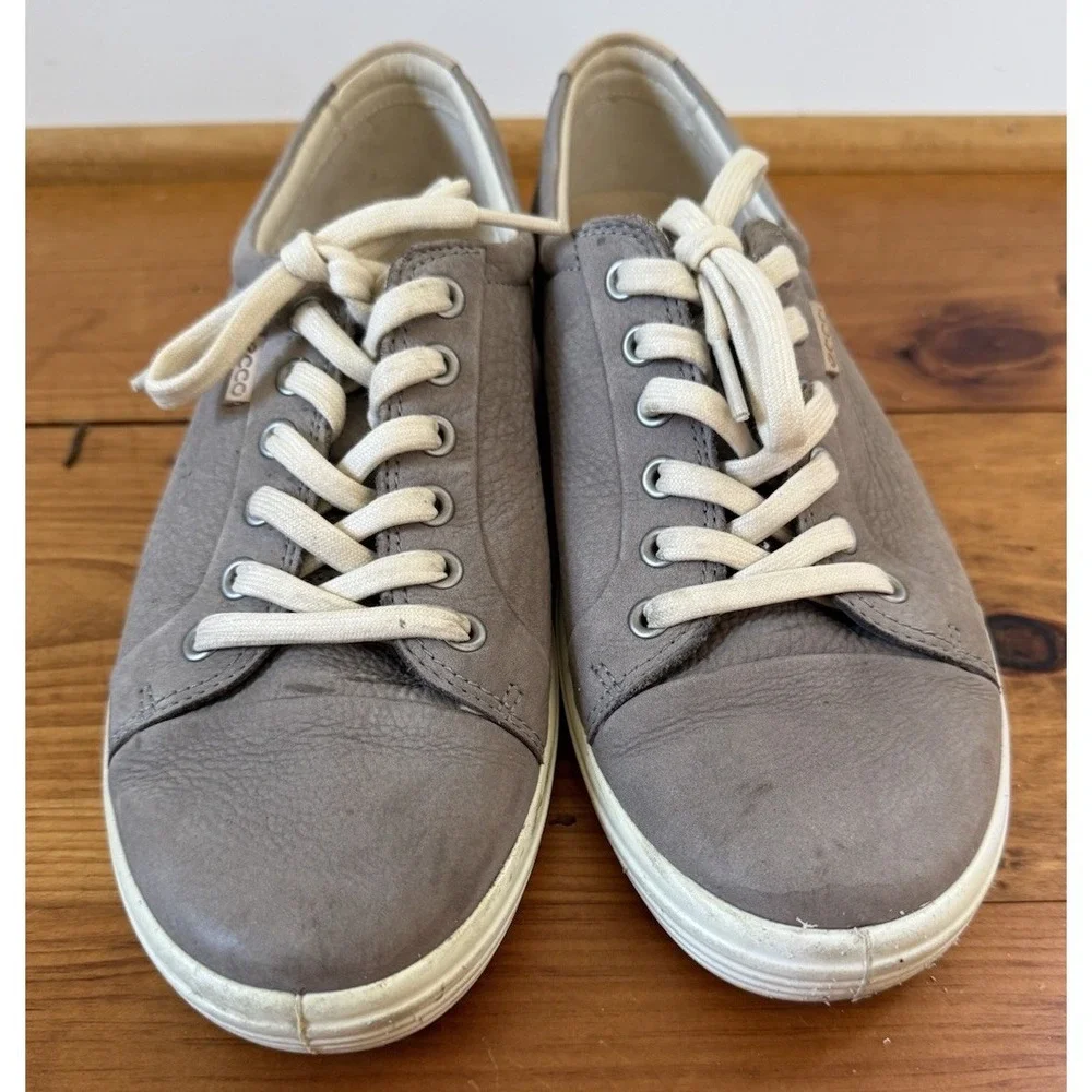 Ecco lace up